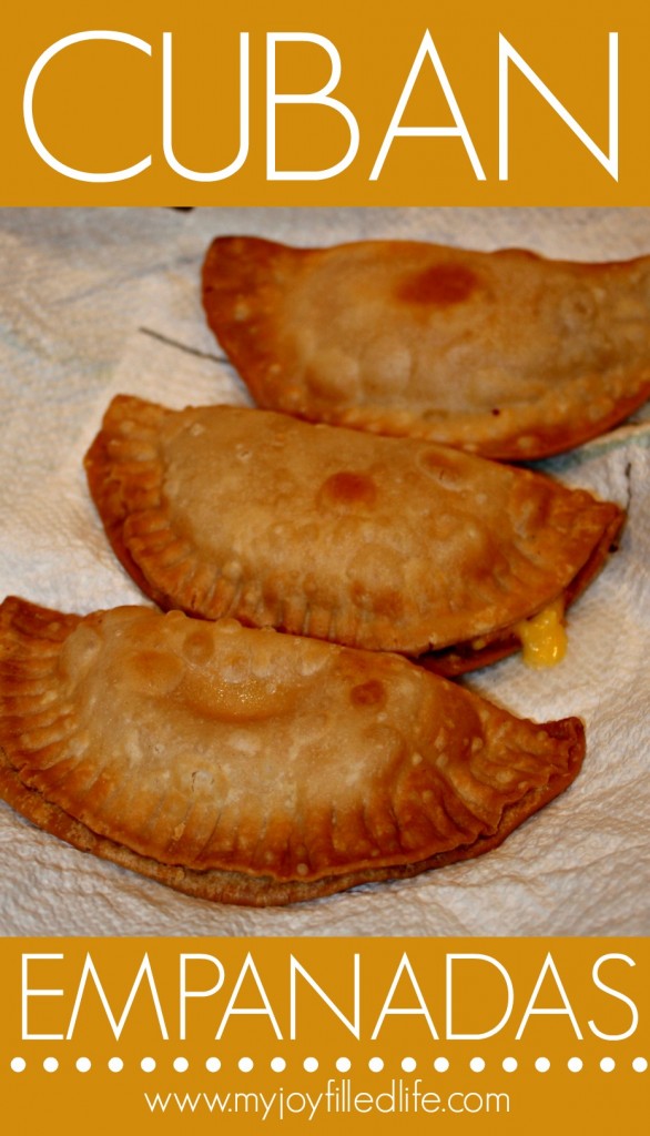 This Cuban empanada recipe is easy to make and tastes great! The whole family will love them! #empanadas