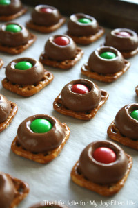 Chocolate Caramel Pretzel Treats are so quick and easy to make and taste delicious- they make a great holiday gift!