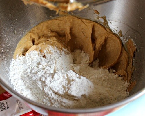 peanut butter blossom flour mixture