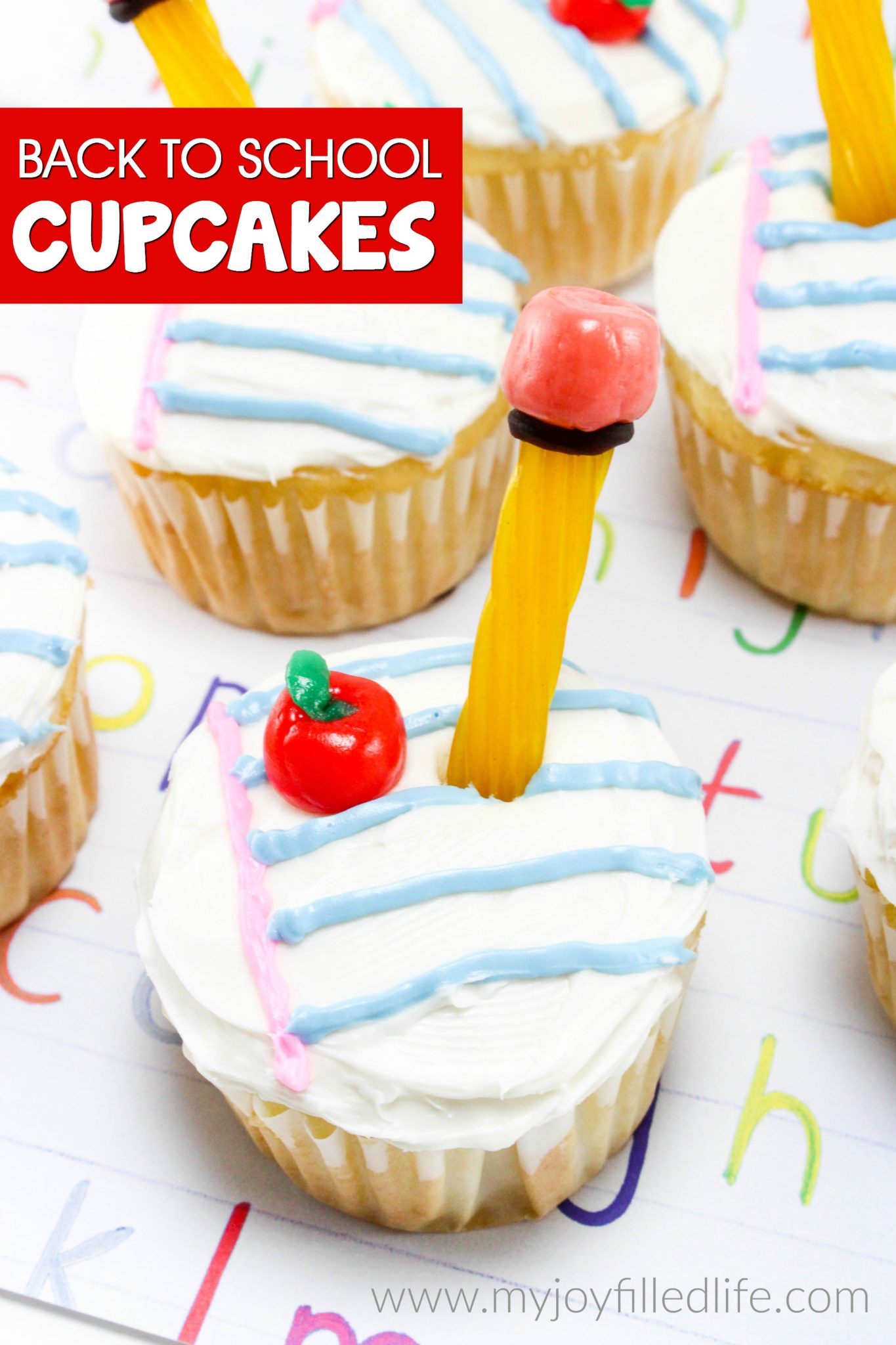 Celebrate the new school year with these adorable, easy to make back to school cupcakes! #cupcakes #backtoschool