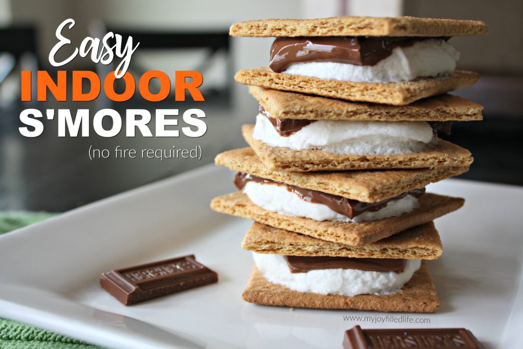 Enjoy s'mores anytime of year by making them inside! Check out how easy it is to make s'mores in the oven.