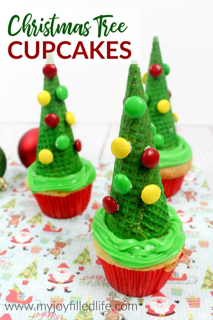 A fun and easy to make Christmas treat that will impress your guests - Christmas Tree Cupcakes