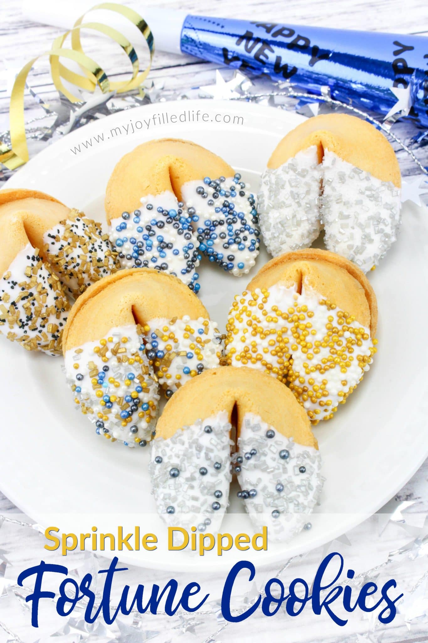 These sprinkle dipped fortune cookies are a great way to dress up your party spread and would make a great party favor as well. #partyfavor #fortunecookie