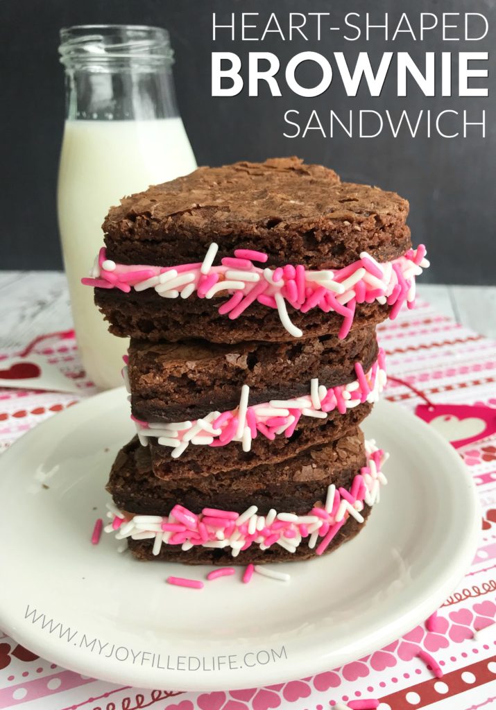 Are you looking for a cute dessert or snack for Valentine’s Day? These heart-shaped brownie sandwiches are a must. Easy to make, delicious, and versatile too! 
