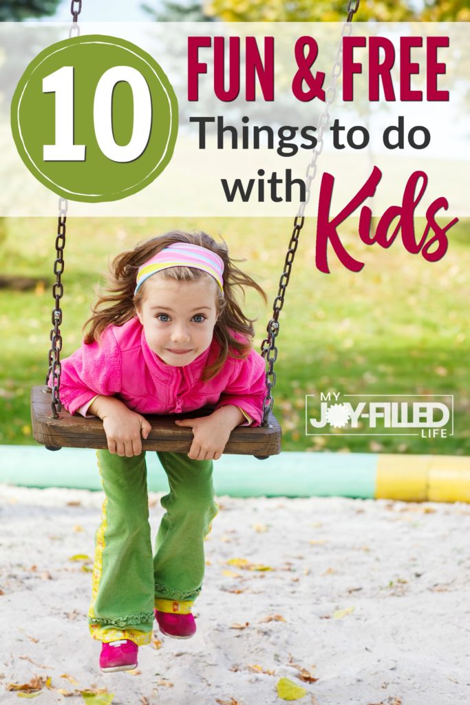 Having kids is a big financial responsibility, so when you can find fun things to do with children for FREE, it's a big help! Here is a great list of ideas! #funwithkids #frugalliving 