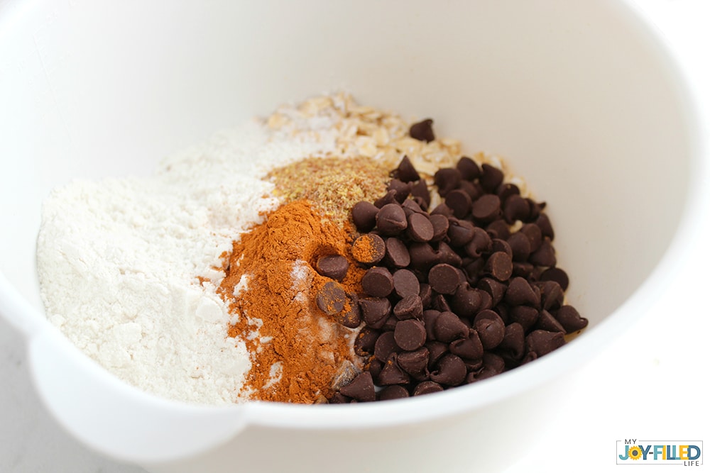 Mix dry ingredients for breakfast cookies