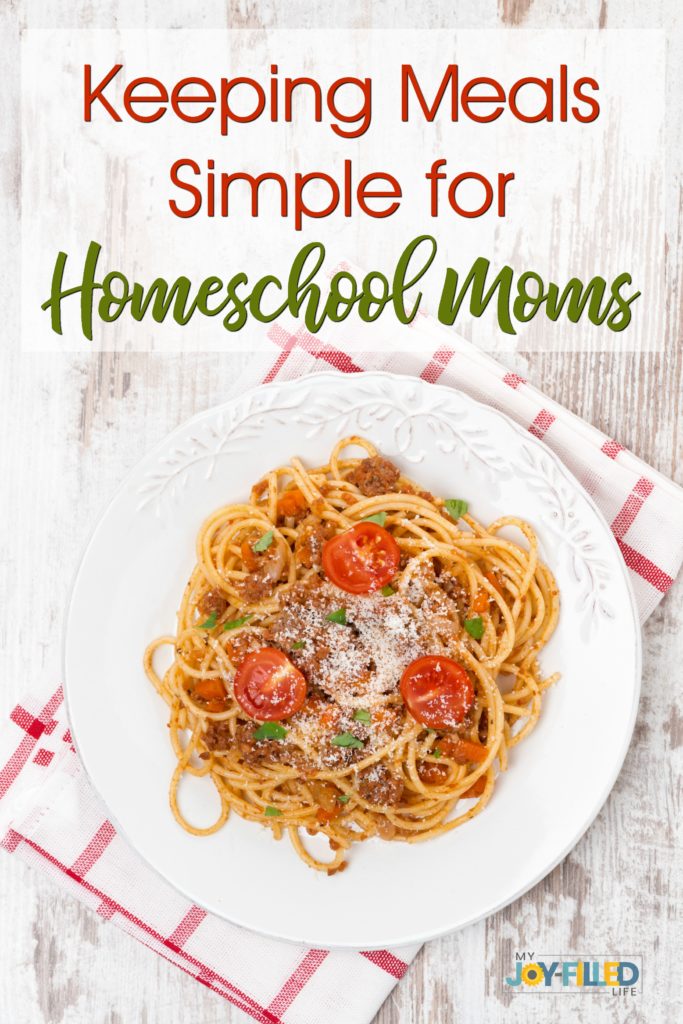 Keeping meals simple can reap big rewards for the homeschool mom. Here are some great tips for simplifying mealtime, so you can have more time. #simplemeals #homeschoolmom #helpforthehomeschoolmom