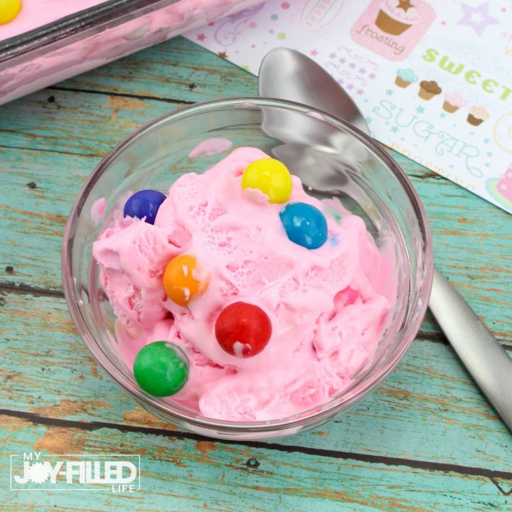 No-Churn Bubble Gum Ice Cream